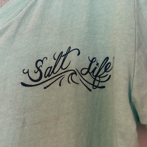 ☀️🌊 Salt Life tee. Double flamingo on back. So cute and lightweight. - Picture 4 of 5
